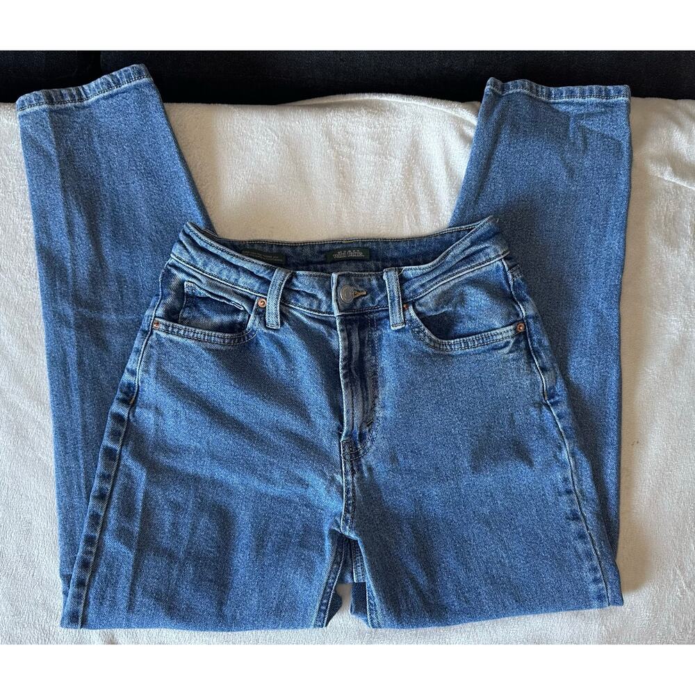 Wild Fable Women's size 0 / 24” High-Rise Tapered Leg Jeans - Medium Wash Denim
